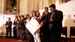 rodolfo-pino_distincion-gobernador-enrique-tomas-cresto-10