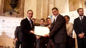 rodolfo-pino_distincion-gobernador-enrique-tomas-cresto-9